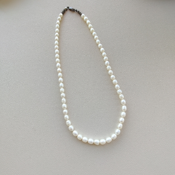 Vintage freshwater pearl necklace. Length 17 inches - Picture 2 of 4